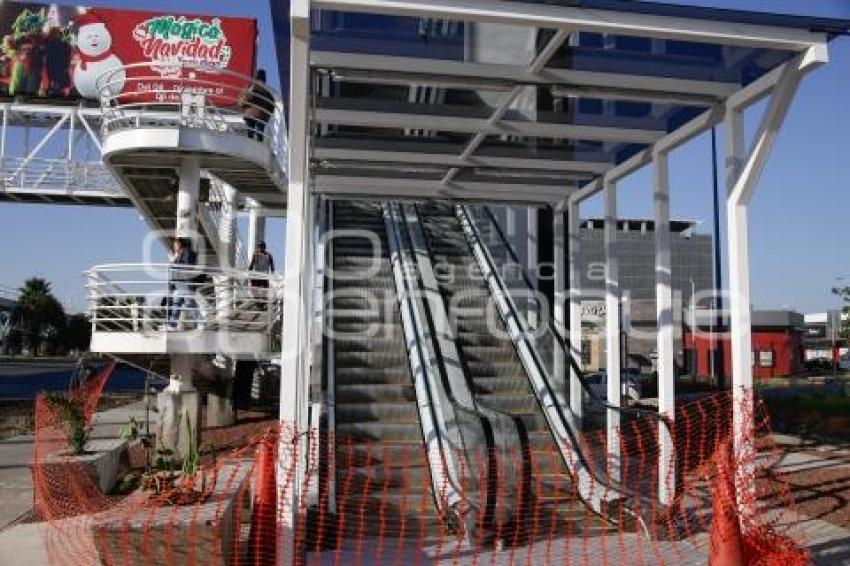 VÍA ATLIXCÁYOTL . PUENTE PEATONAL