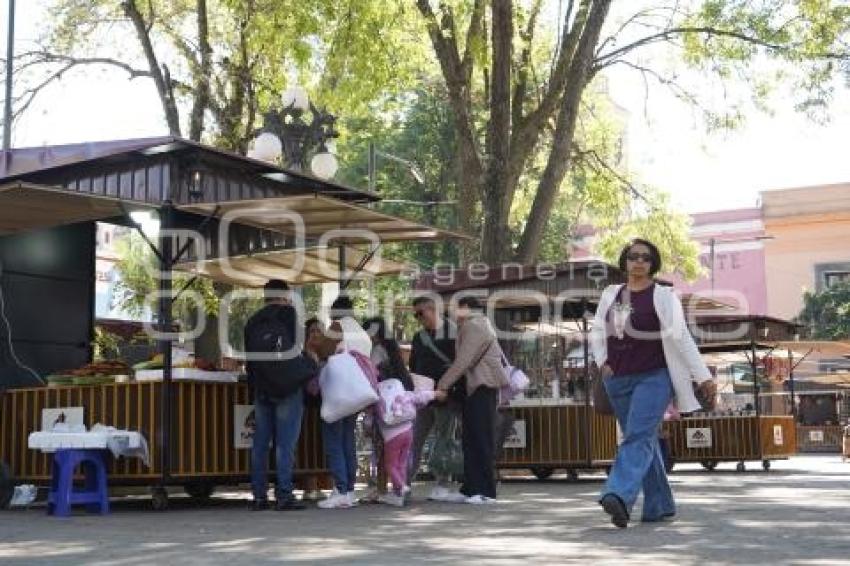 TLAXCALA . ARTESANOS PLAZA XICOHTÉNCATL