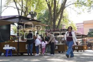 TLAXCALA . ARTESANOS PLAZA XICOHTÉNCATL