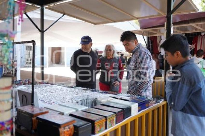 TLAXCALA . ARTESANOS PLAZA XICOHTÉNCATL