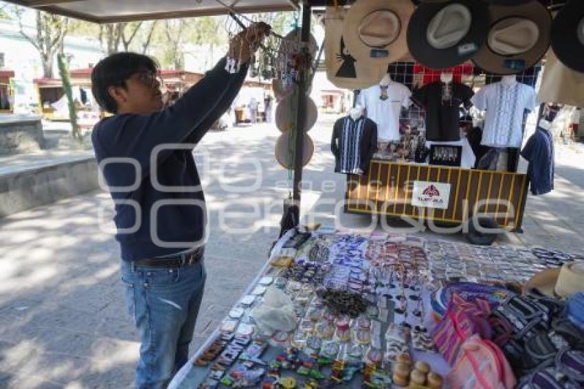 TLAXCALA . ARTESANOS PLAZA XICOHTÉNCATL