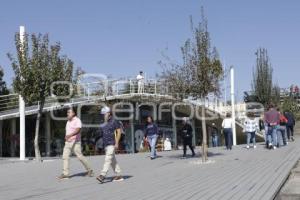 TURISTAS . LOS FUERTES