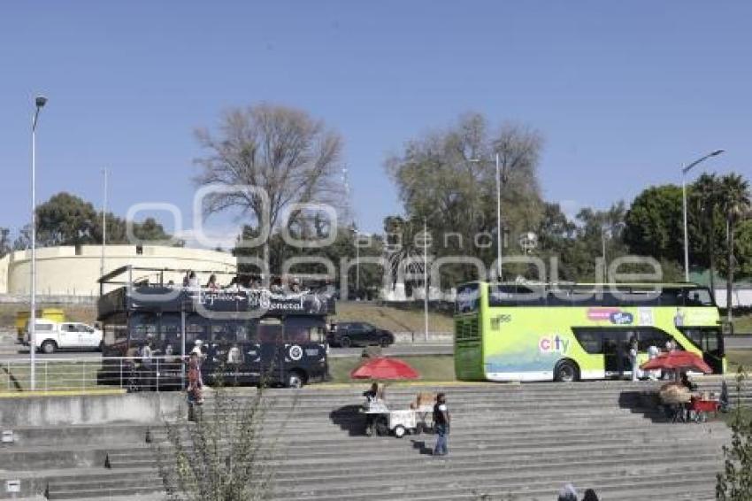 TURISTAS . LOS FUERTES