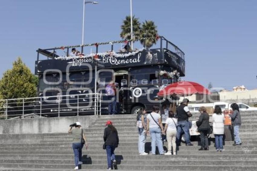 TURISTAS . LOS FUERTES