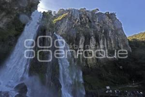 TURISMO . SALTO DE QUETZALAPAN