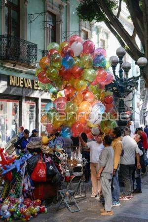 REYES MAGOS . GLOBOS
