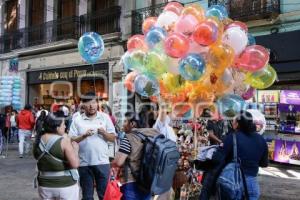 REYES MAGOS . GLOBOS