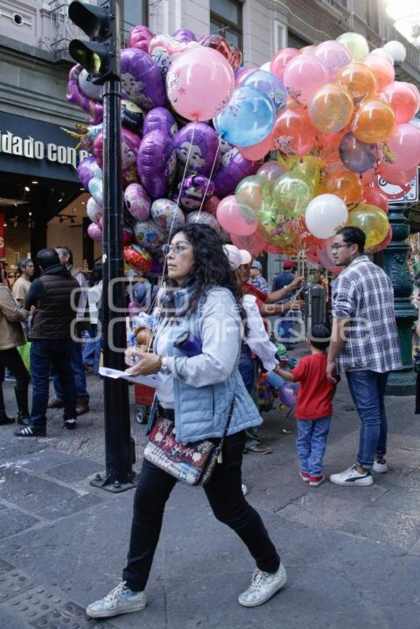 REYES MAGOS . GLOBOS