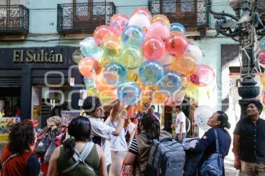 REYES MAGOS . GLOBOS