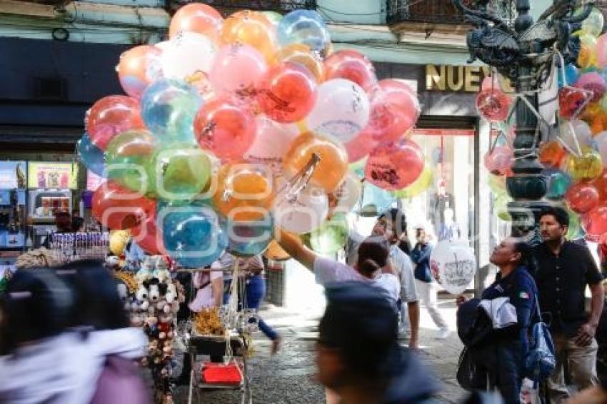 REYES MAGOS . GLOBOS