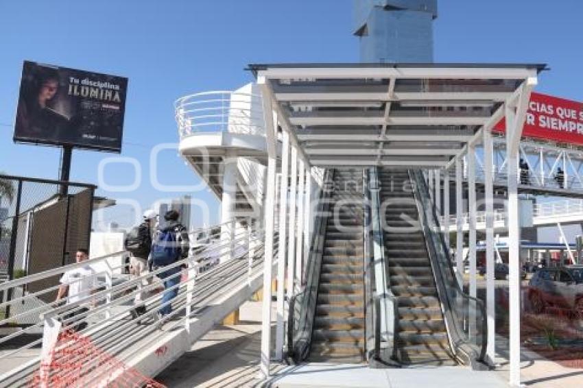 VÍA ATLIXCÁYOTL . PUENTE PEATONAL