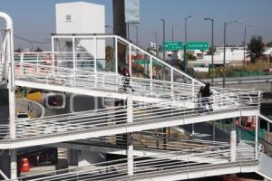 VÍA ATLIXCÁYOTL . PUENTE PEATONAL