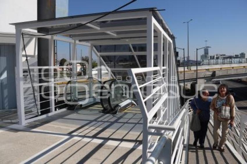 VÍA ATLIXCÁYOTL . PUENTE PEATONAL