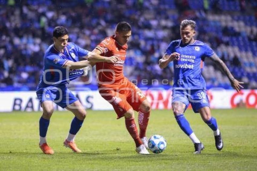 FÚTBOL . CRUZ AZUL VS ATLAS