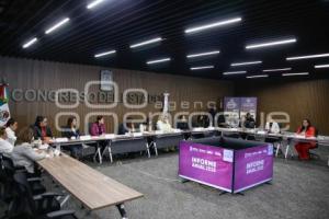 COMPARECENCIA . MUJERES