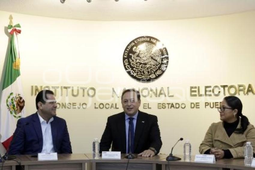 INE . HÉCTOR CASTRO