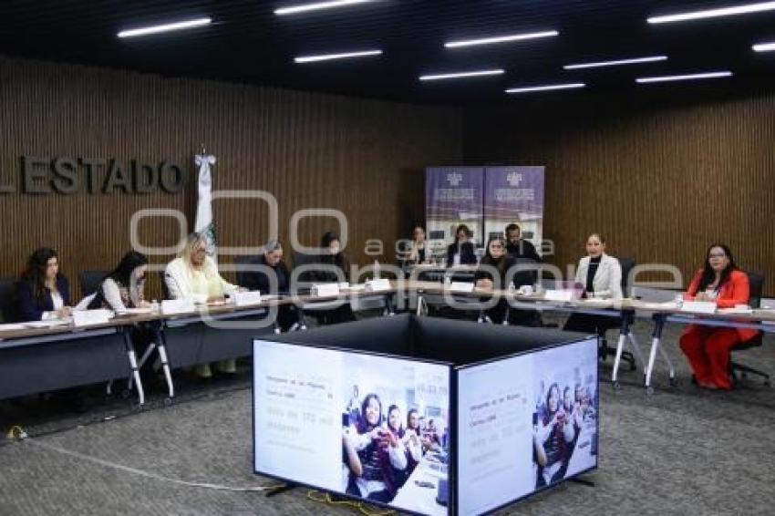 COMPARECENCIA . MUJERES