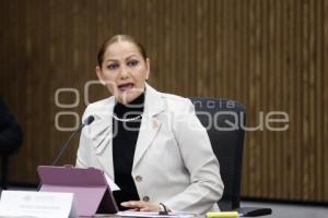 COMPARECENCIA . MUJERES