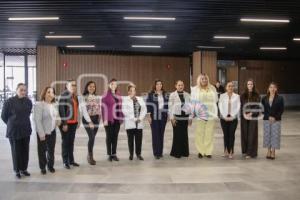 COMPARECENCIA . MUJERES