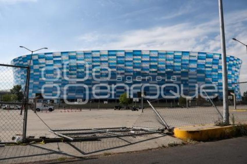 ESTADIO CUAUHTÉMOC . REJA PERIMETRAL