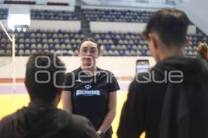 GUERRERAS DE PUEBLA . DÍA DE MEDIOS