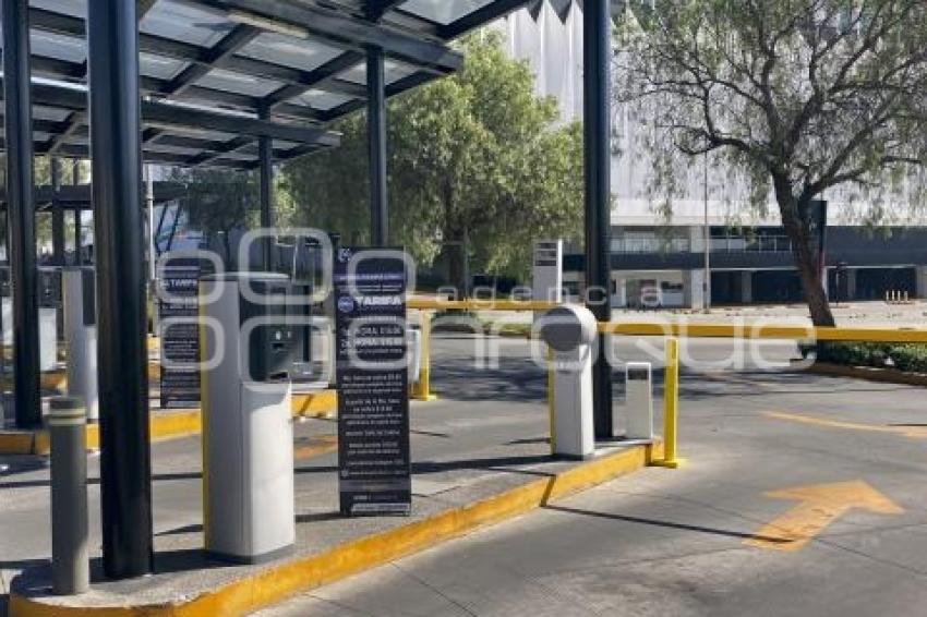 ESTACIONAMIENTO . PLAZA COMERCIAL