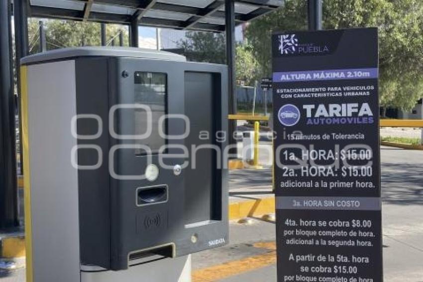 ESTACIONAMIENTO . PLAZA COMERCIAL