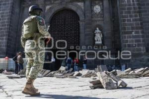 CATEDRAL DE PUEBLA . PUERTA INCENDIADA