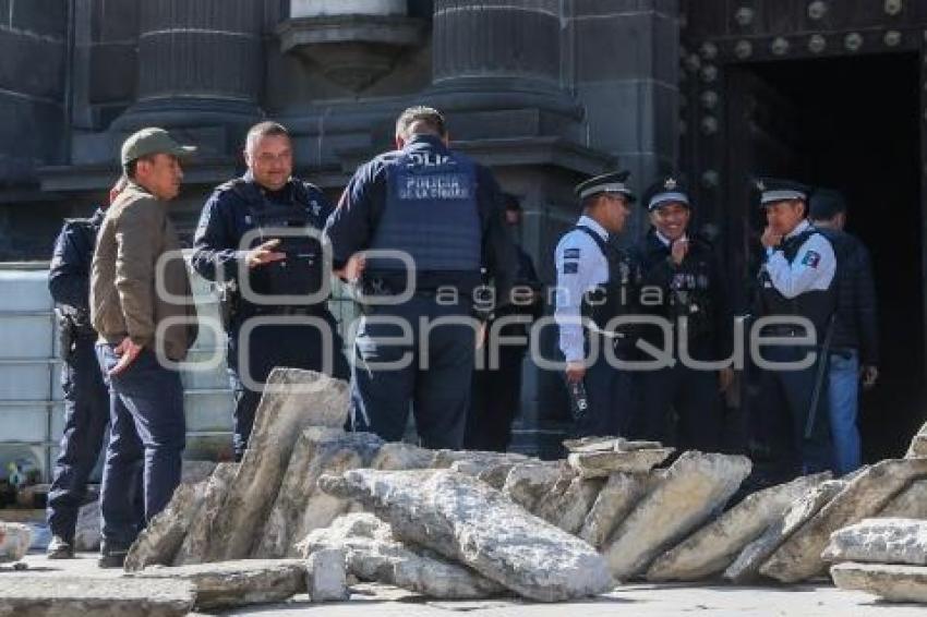 CATEDRAL DE PUEBLA . PUERTA INCENDIADA