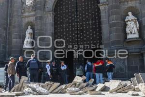 CATEDRAL DE PUEBLA . PUERTA INCENDIADA