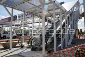 VÍA ATLIXCÁYOTL . PUENTE PEATONAL
