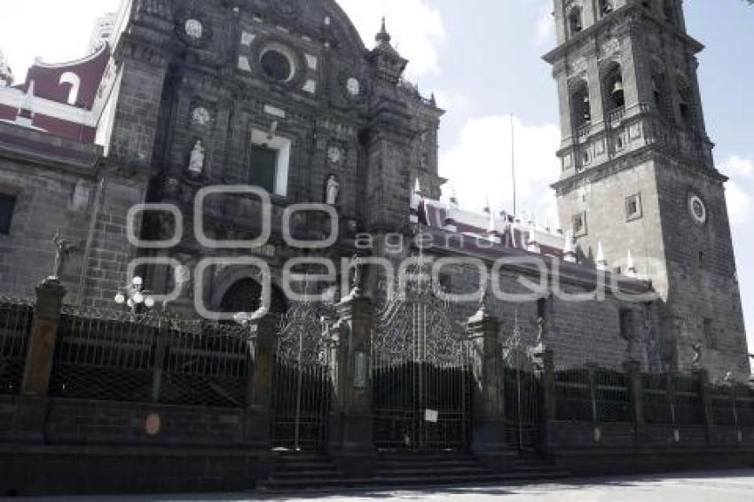 CATEDRAL . PUERTA INCENDIADA