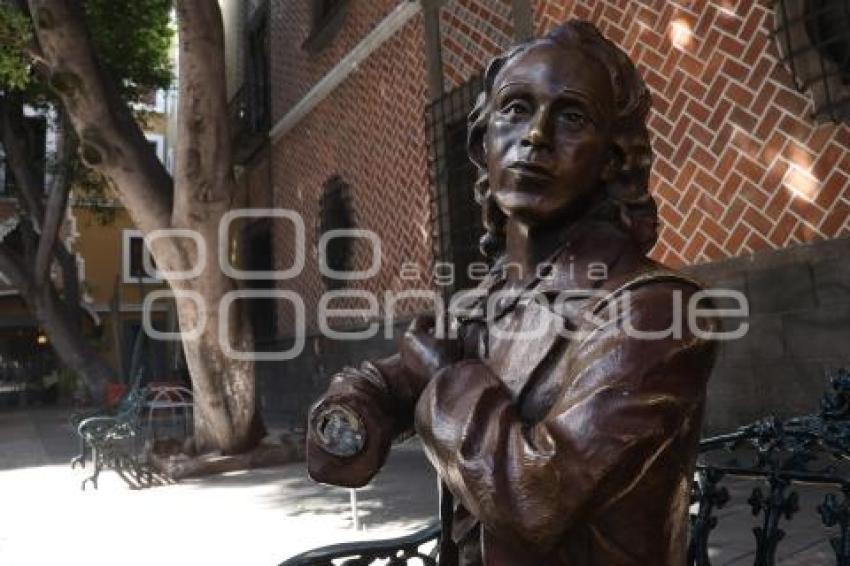 ESCULTURA . ELENA GARRO