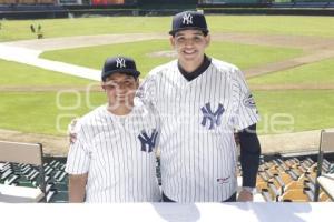 PERICOS DE PUEBLA . CONTRATO YANKEES