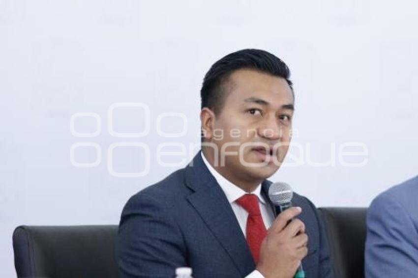 ROBERTO SOLÍS VALLES