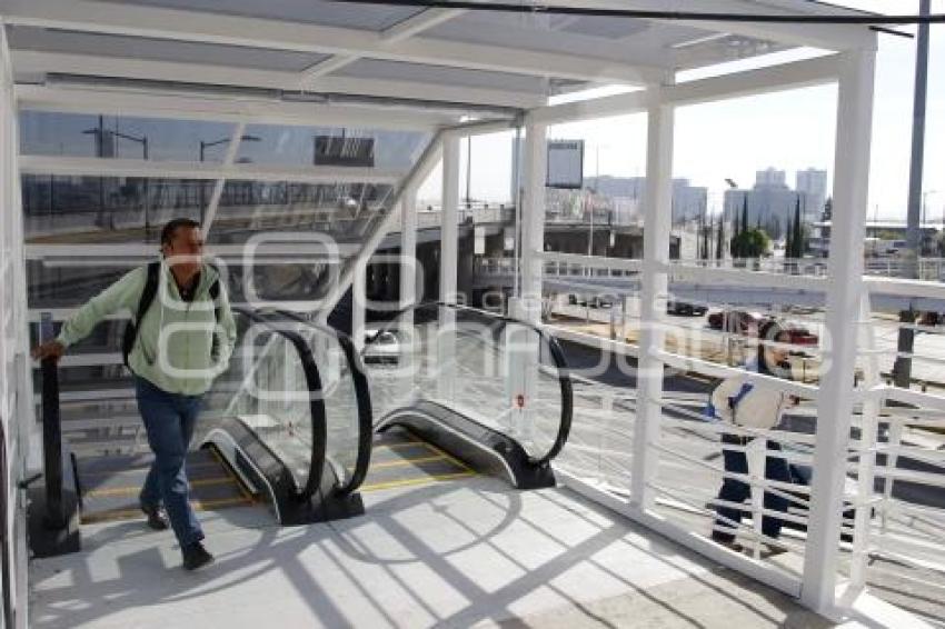 VÍA ATLIXCÁYOTL . PUENTE PEATONAL