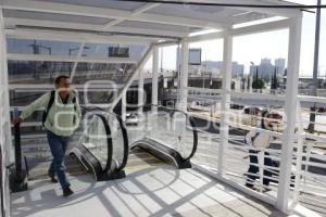 VÍA ATLIXCÁYOTL . PUENTE PEATONAL