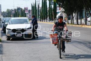 CALZADA ZAVALETA . CICLISTAS