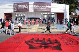 MANIFESTACIÓN . NORMALISTAS