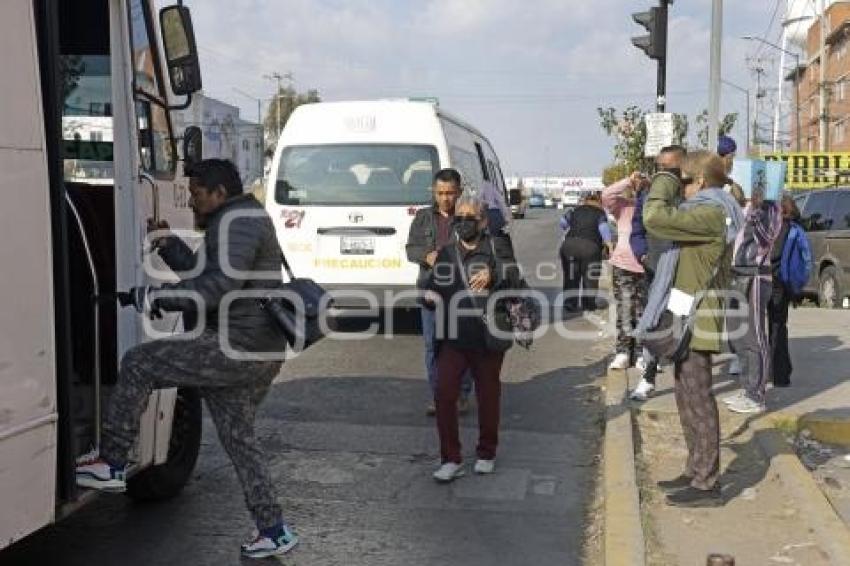 TRANSPORTE PÚBLICO . USUARIOS