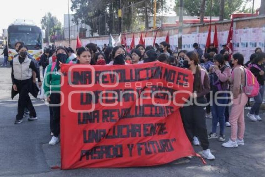 MANIFESTACIÓN . NORMALISTAS