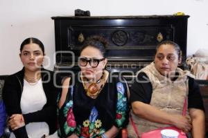 8M . COLECTIVO POR LA MUJERES