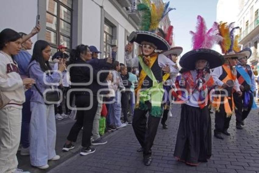 DESFILE DE HUEHUES