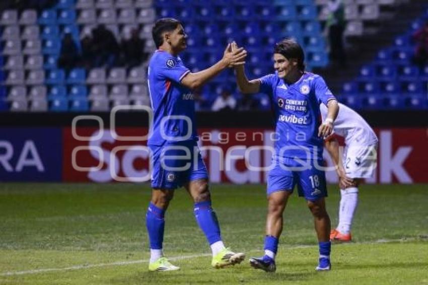 FÚTBOL . CRUZ AZUL VS VANCOUVER