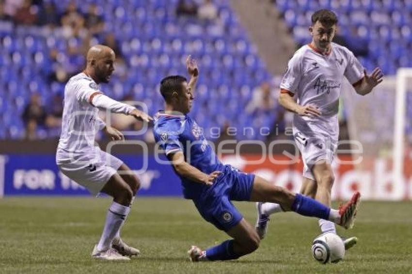 FÚTBOL . CRUZ AZUL VS VANCOUVER