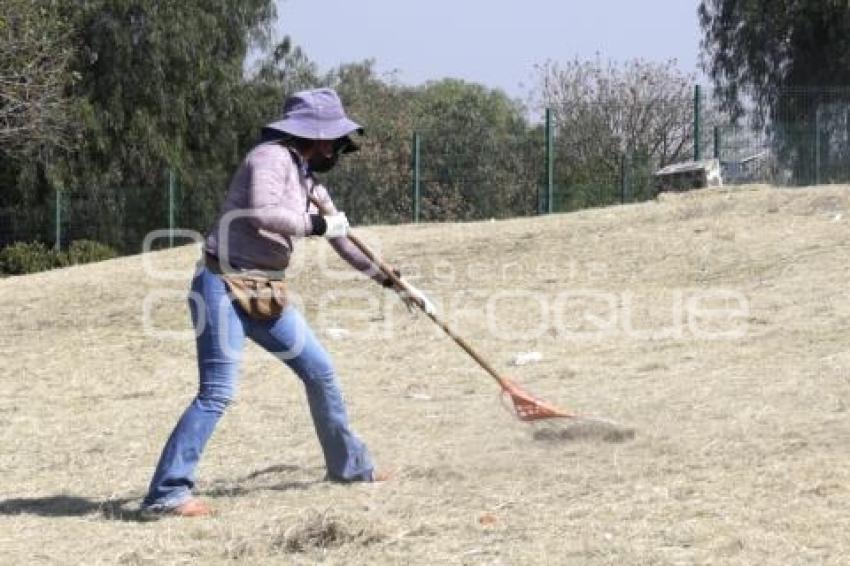 SAN ANDRÉS CHOLULA . LIMPIEZA EXPLANADA PIRAMIDE 