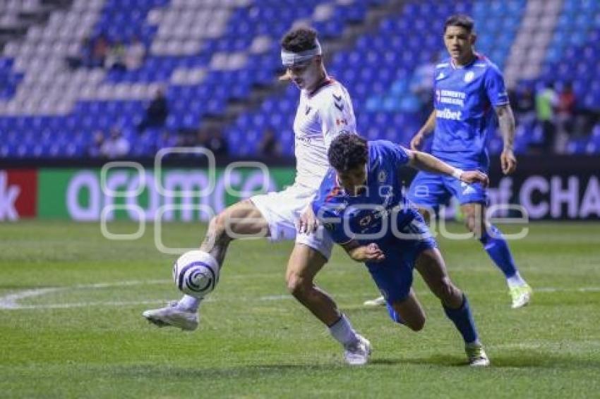 FÚTBOL . CRUZ AZUL VS VANCOUVER