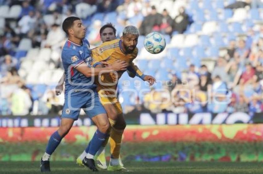 FÚTBOL . CRUZ AZUL VS TIGRES