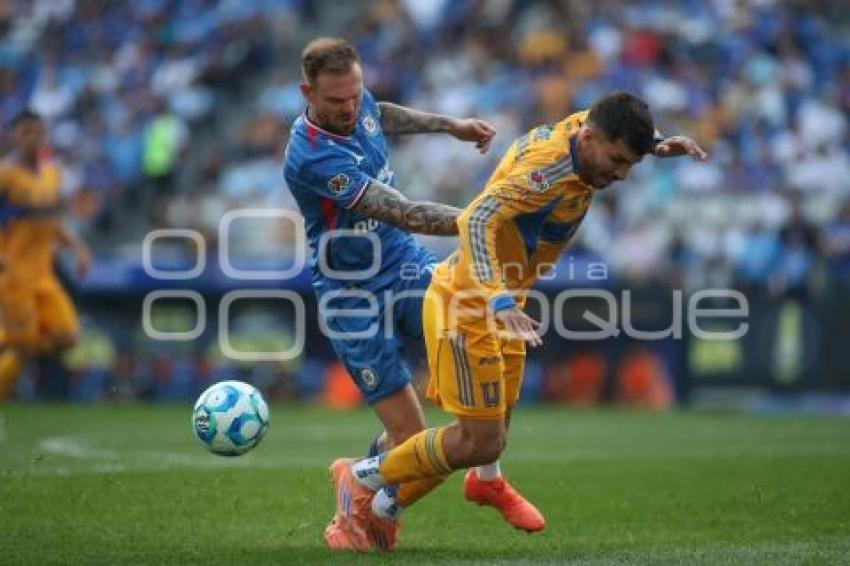 FÚTBOL . CRUZ AZUL VS TIGRES