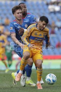 FÚTBOL . CRUZ AZUL VS TIGRES
